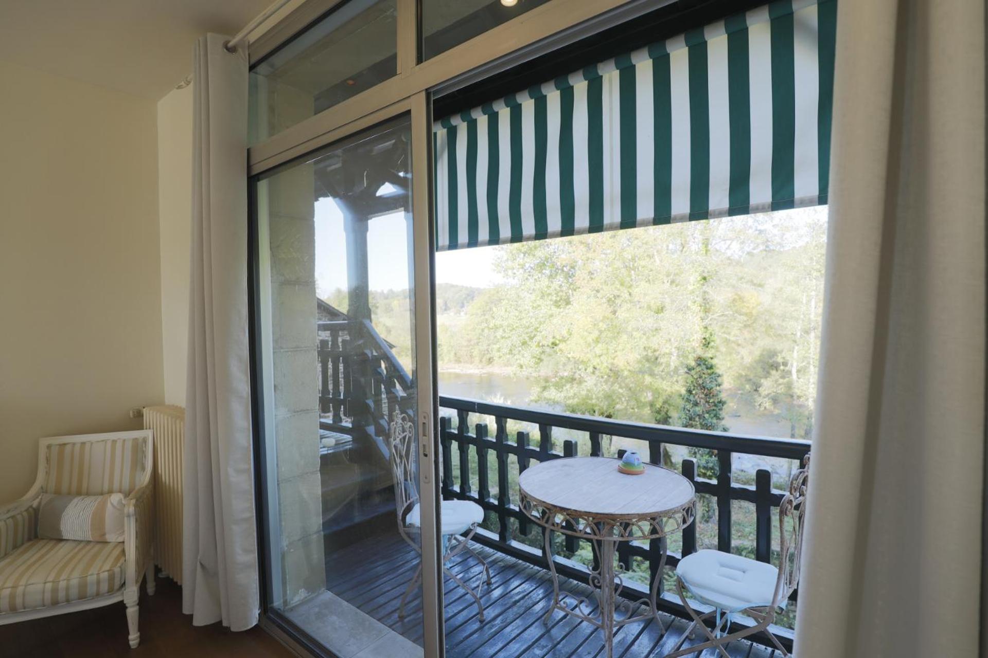 French Correze Moulin Bleu Hotell Saint-Pantaléon-de-Larche Exteriör bild