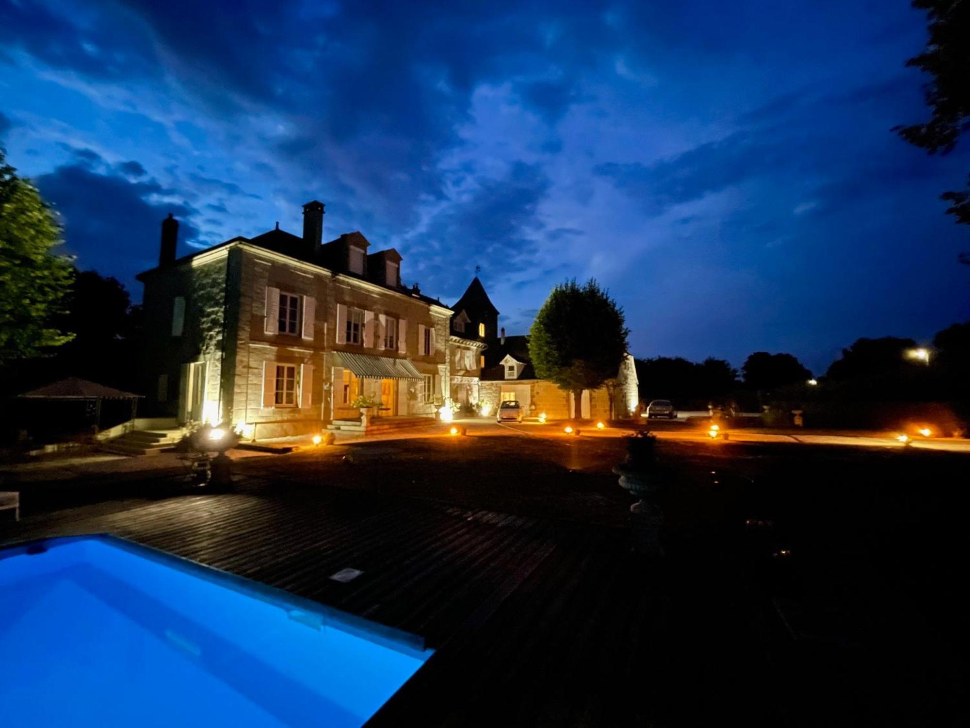 French Correze Moulin Bleu Hotell Saint-Pantaléon-de-Larche Exteriör bild